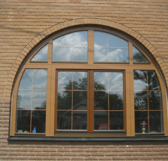 Деревянное арочное окно